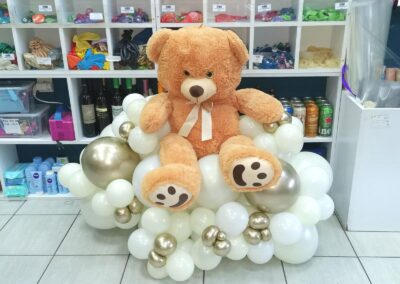 Dekoracija sa balonima sa medvedom