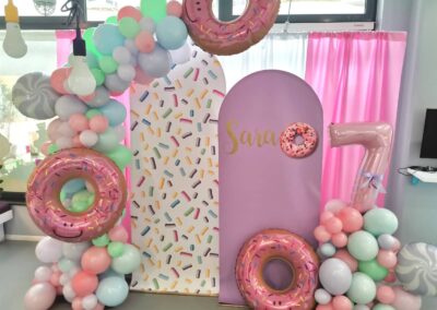 Dekoracija sa balonima Donut